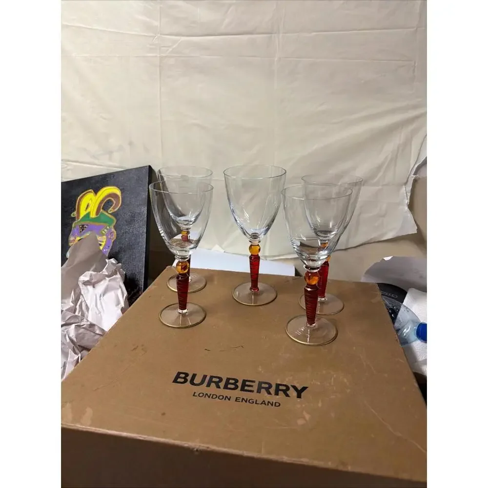 Set of 5 Handcrafted Amber Stem Wine Glasses‎ – 4 Matching + 1 Variant - Picture 2 of 16